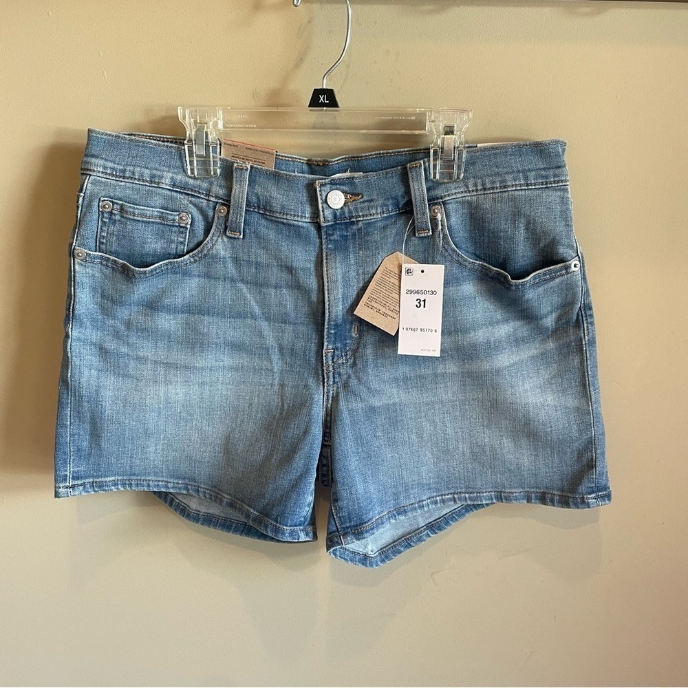 NEW LEVI’S Light Wash Mid Length Jean Shorts Size 31